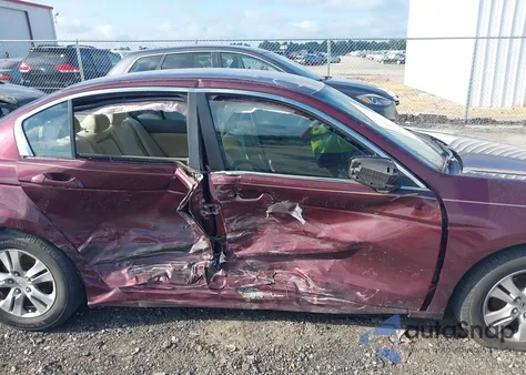 2010 Honda Accord 2.4 Lx-P z USA, uszkodzony, nr VIN 1HGCP2F47AA062622